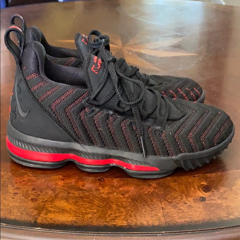 Nike Lebron XVI little kids 1.5